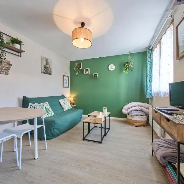 Studio le ginkgo, hotel v destinaci Anet