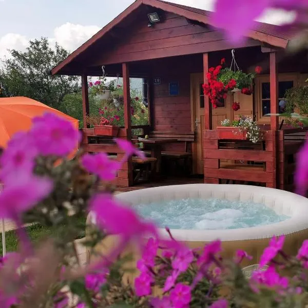 Cottage La Sierra with JACUZZI, hotel v destinaci Korenica