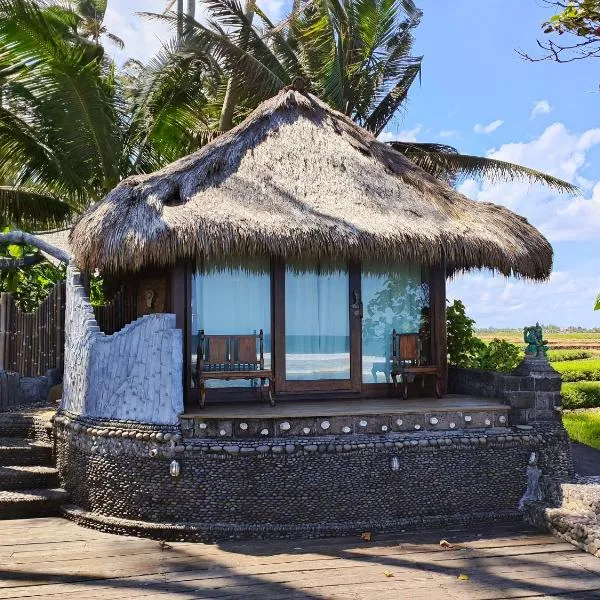 Beachfront Villa Nixie and the Sea Tabanan, hotel en Tabanan