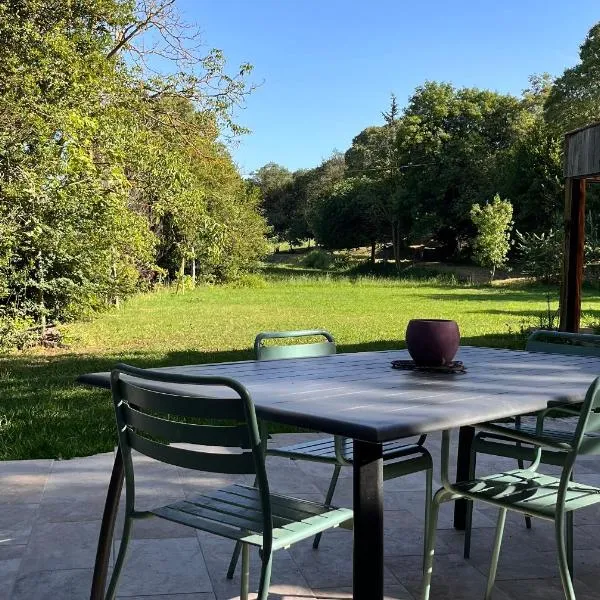 Évasion charme et jacuzzi en pleine nature, hotel en Grans