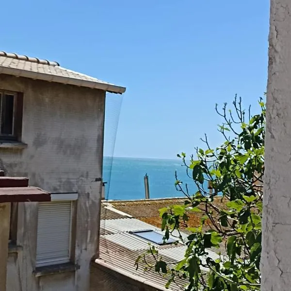 Ancienne maison de pêcheurs rénovée à Sète, hôtel à Sète