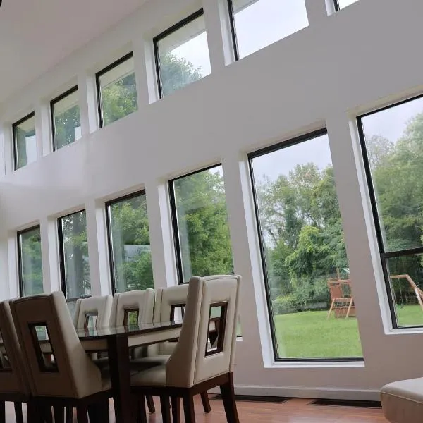 Summit Sanctuary with EV Ready Mountain Views, hotel in Poughkeepsie