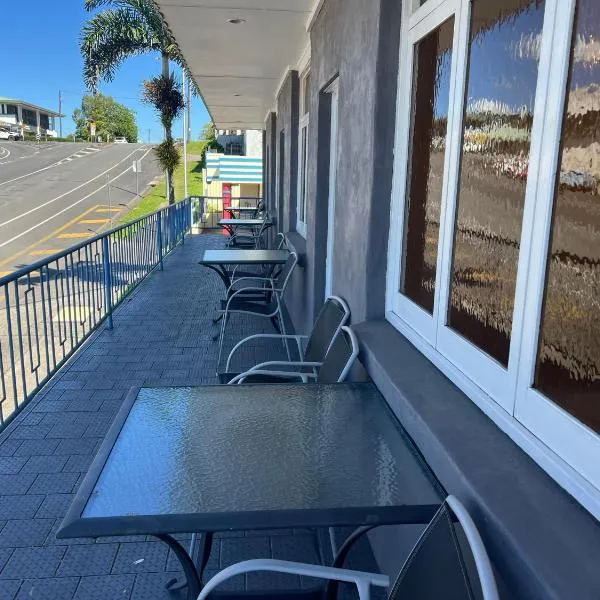 Innisfail Riverfront Motel、イニスフェールのホテル