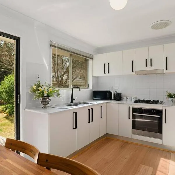 Nickle Cottage - your own little Bowral retreat!, hotel v destinaci Bowral