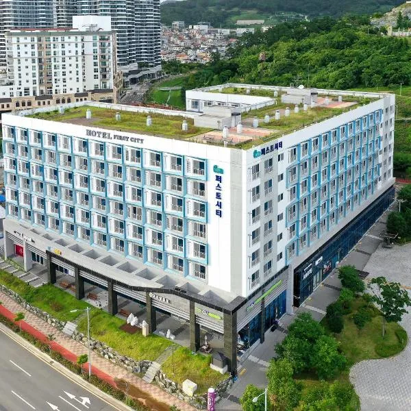 Firstcity Hotel YEOSU, hotel v destinaci Josu