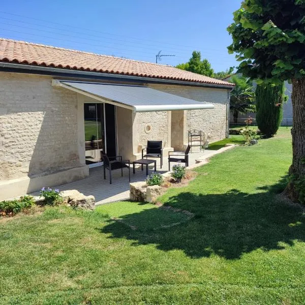 Maison des Hauts, terre de lavoirs, hotel in La Creche