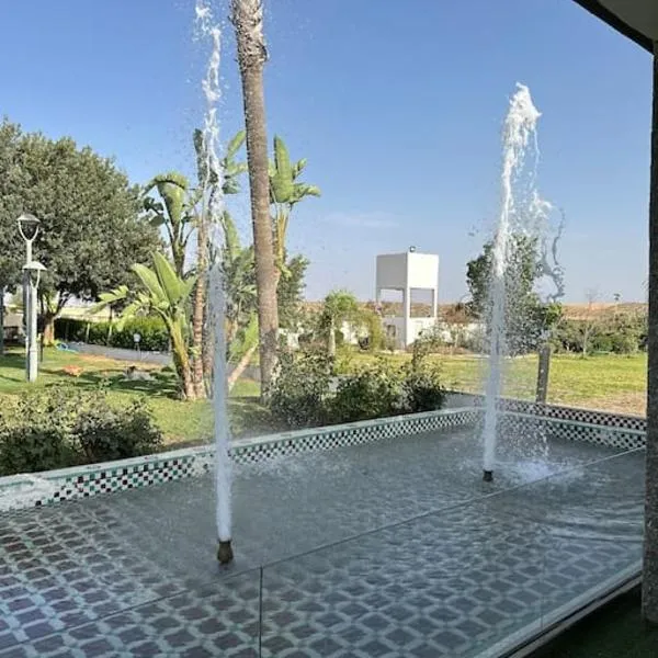 Super belle villa avec piscine, hotel in Fès