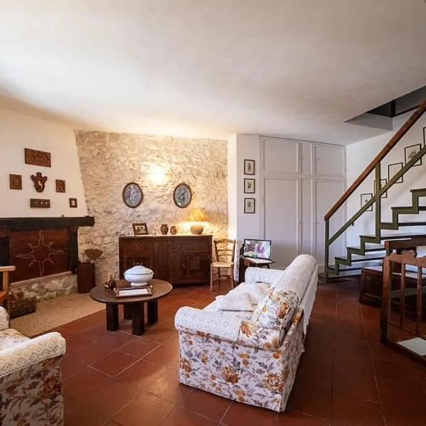 Cozy chalet "Da Silvio e Bruna", hotel in Santo Stefano di Sessanio