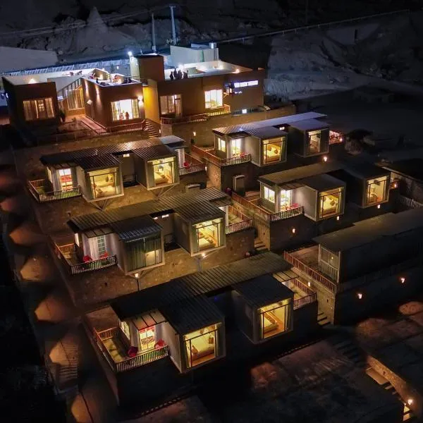 The Consorts Hotels & Resorts HUNZA ATTABAD LAKE, hotel v destinaci Hunza