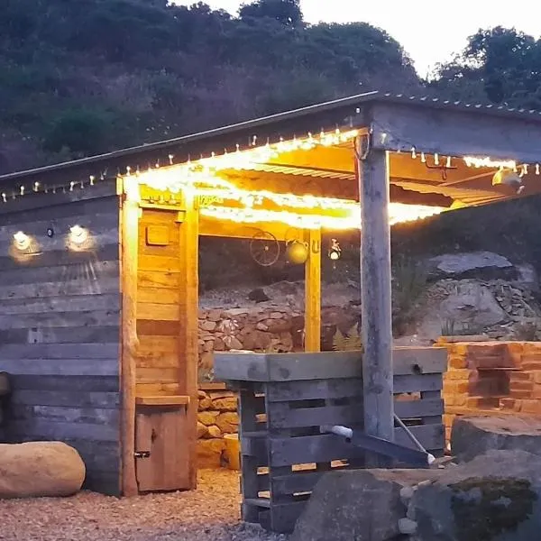 Fairy Hill at Rosemount Glamping, hotel v destinaci Carlingford