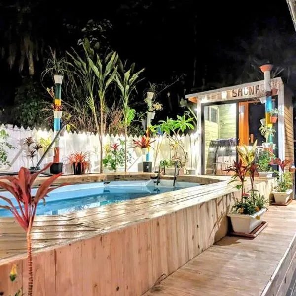 Family house プール付オーシャンビュー Amami "Birdland Nature Resort", hotel v destinaci Amami
