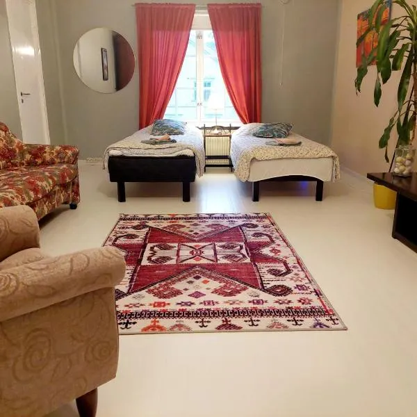 Taideniityn huoneisto Tuuli 1-4lle, hotel in Varkaus