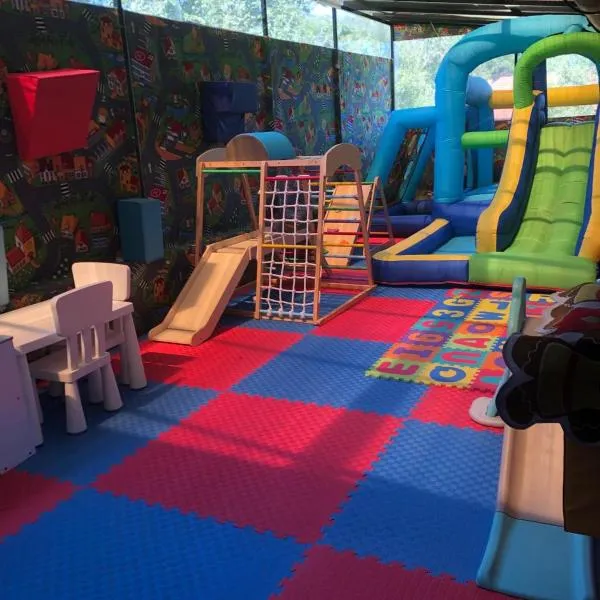 Casa cu șemineu Moieciu、モイエチウ・デ・ジョスのホテル