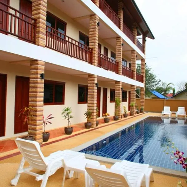 Hathai House, hotel i Lamai