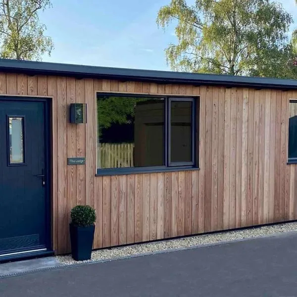 Larks Leaze Lodge, Steeple Ashton, Wiltshire, hotel v destinaci Trowbridge