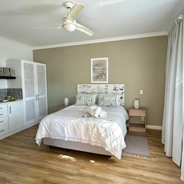 Plett57 - Self Catering - Room No2, hotel a Plettenberg Bay