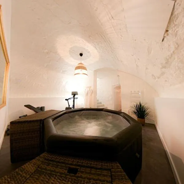 Le Tulum Spa - Jacuzzi & Sauna, hotel in Rouen