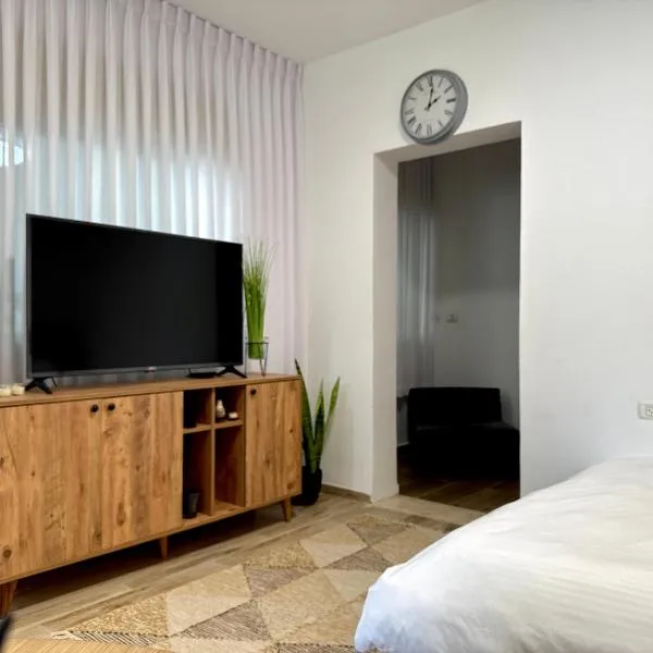 דירת אירוח חגית, hotel v destinaci Sede Naẖum