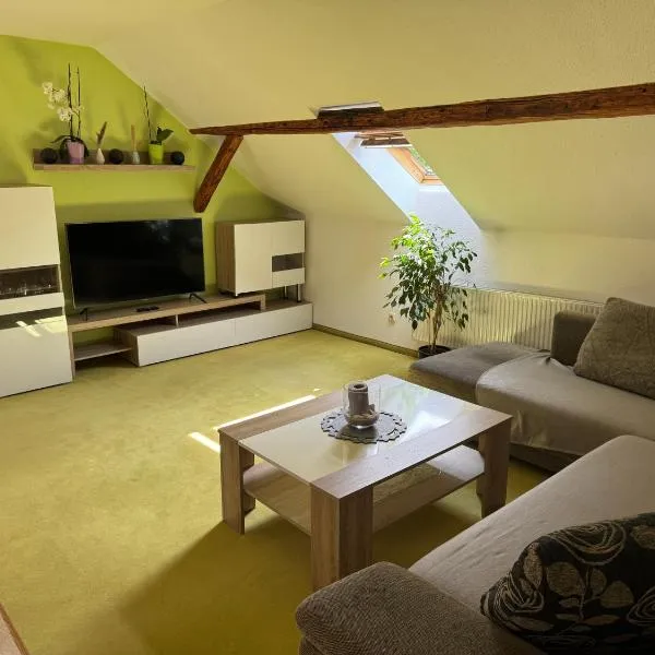 Ferienwohnung SonnenDeck Gera - zentral mit privater Dachterrasse, ξενοδοχείο στη Γκέρα