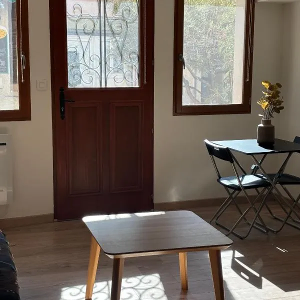 Studio au cœur du vieux village, hotel in Vitrolles