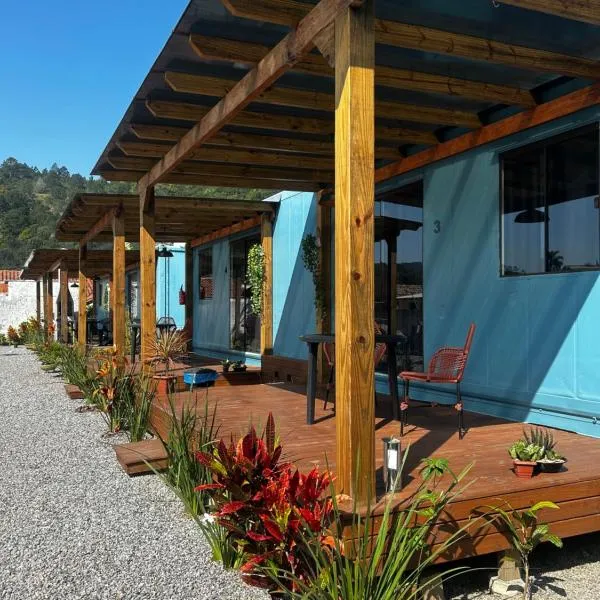 Container Guest House, hotel v destinaci Porto Belo