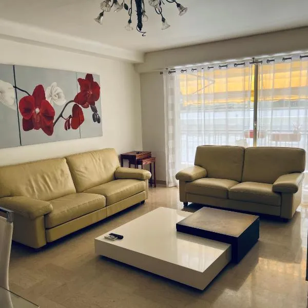 CARRE D'OR - Appartement 3P - Antibes Centre - Carré d'Or: Antibes şehrinde bir otel