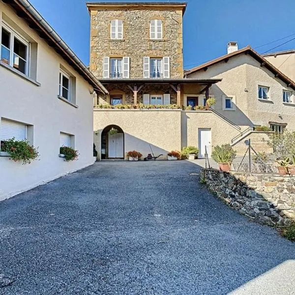 Les terres du Sotison, hotel v destinaci Vaux-en-Beaujolais