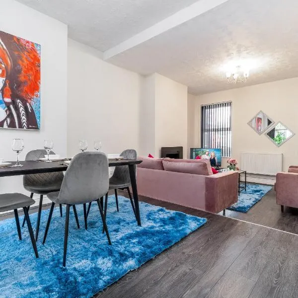 Spacious house with 2 bedrooms and free on street parking、バーミンガムのホテル