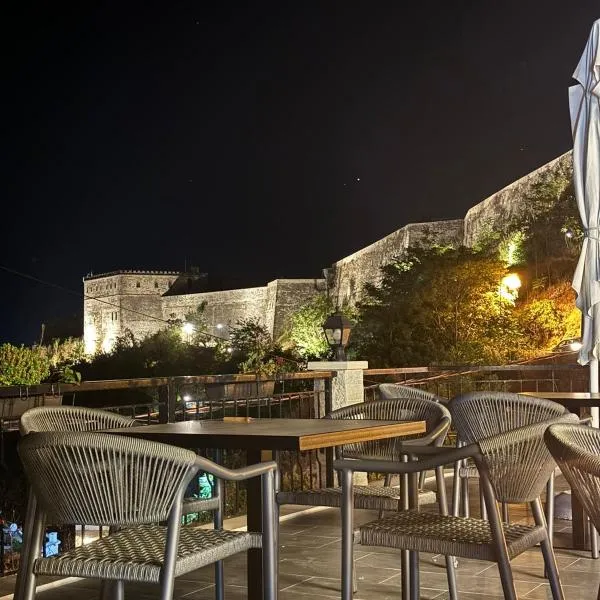 지로카스터르에 위치한 호텔 Hotel with Castle View