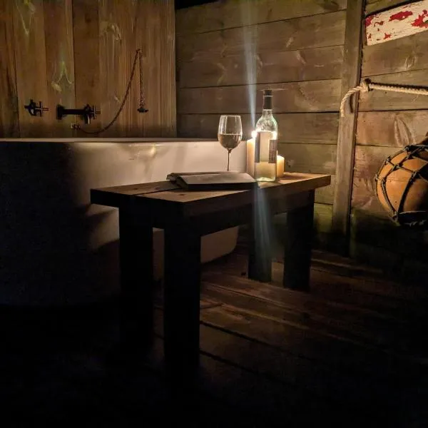 Salty Devil's Rest - Coastal Wilderness Shack, hotel in Arthur River