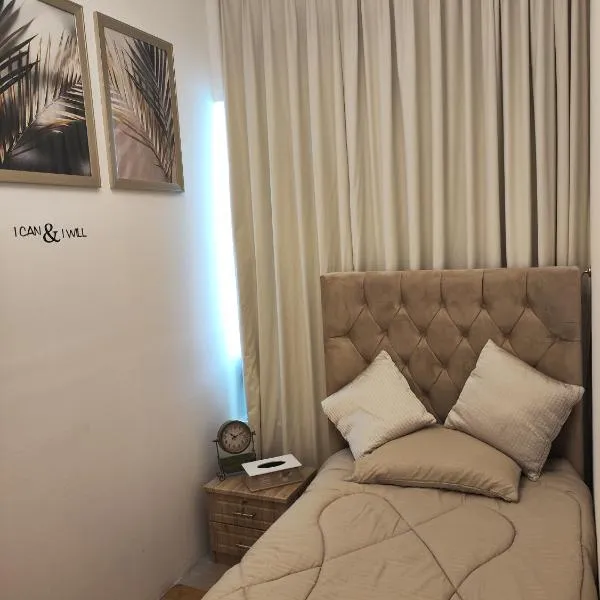 Amazing Cozy Room Sea View - ROOM INSIDE APARTMENT, Hotel in Adschman