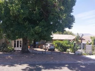 THE TREE HOUSE, hotel in Grabouw