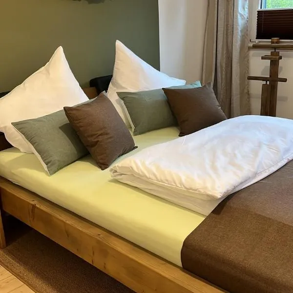 Reni's 4 Sterne Ferienwohnung, hotel in Leverkusen