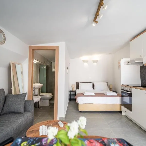 Best4U Beachside Studio for 2 pax, hotel in Chersonissos