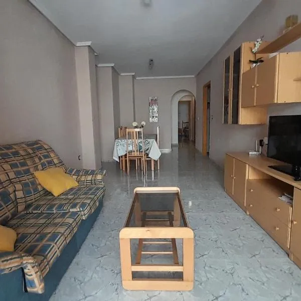 Nice apartment on the beach and city centre, hotel v destinaci Torrevieja