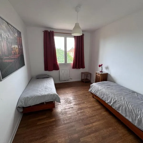 Spacieux appartement dans Villa, hotel in Jonage