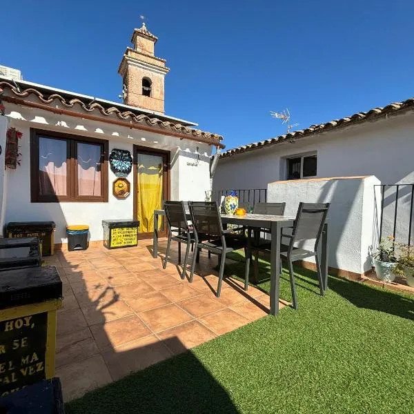 ÁTICO RURAL "EL COLMENAR" para parejas, amigos o familia a la montaña, hotel in Chóvar