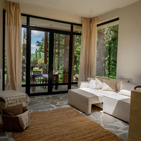 MAYA- Villas On The Lake, hotel v destinaci Curchi