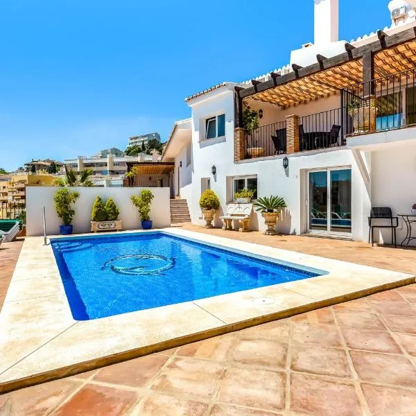 Villa Chispita & Sevilla Torreblanca、フエンヒロラのホテル