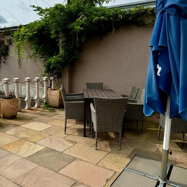 Comfort Apartment - Bis 6 Schlafplätze mit 4 Betten, hotel in Raubach
