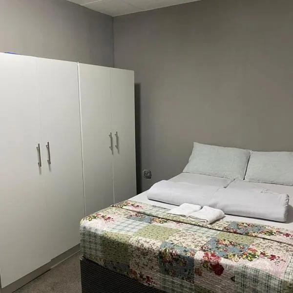 Contractors Accommodation at pio guest house, hotel in Mahikeng
