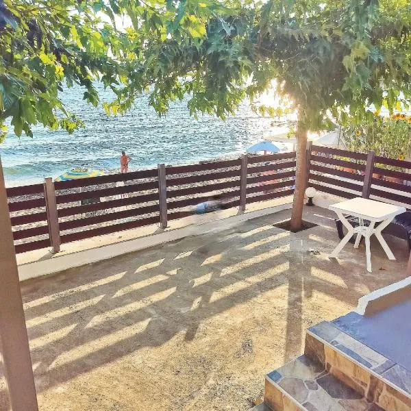 Beach front house at Agios Ilias Pyrgos Near Ancient Olympia, hotel v destinaci Áyios Ilías