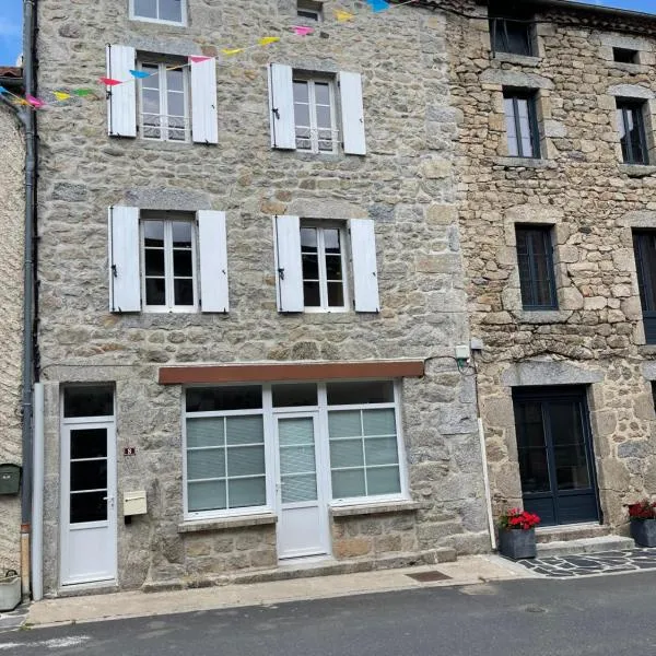 MAISON DE VILLAGE, hotel v destinaci Chambon-le-Château