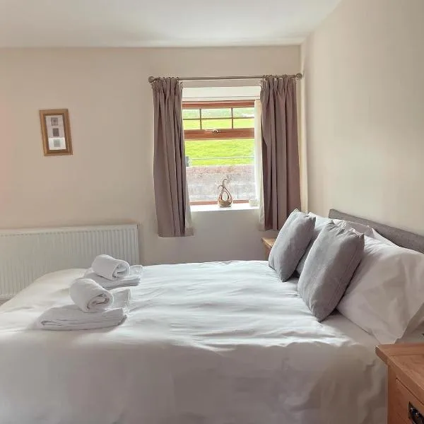 Dungavel Cottage، فندق في Roberton