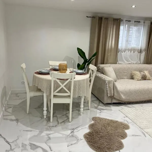 Logement lina - proche paris et Orly, hotel v destinácii Palaiseau