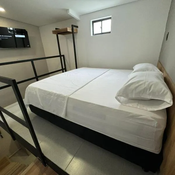 Hotel La Fábrica cerca al aeropuerto, готель у місті Пальміра