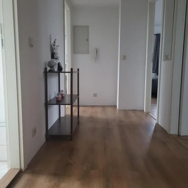 Haus Svetlana Zweizimmer Ferienwohnung, hotel in Berthelsdorf