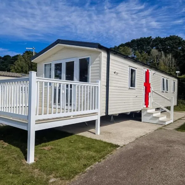 Dog Friendly 8 Berth Static Caravan Newquay, ξενοδοχείο σε Newquay