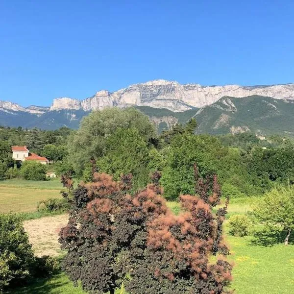 Calme et nature proche centre-ville et rivière, hotell i Die