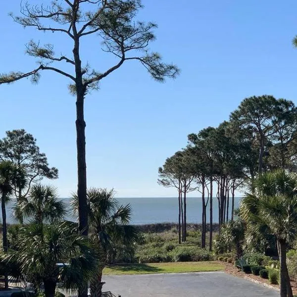 Flip Flop Paradise-Steps to the Sand! Free Bikes, hotel in Hilton Head Island